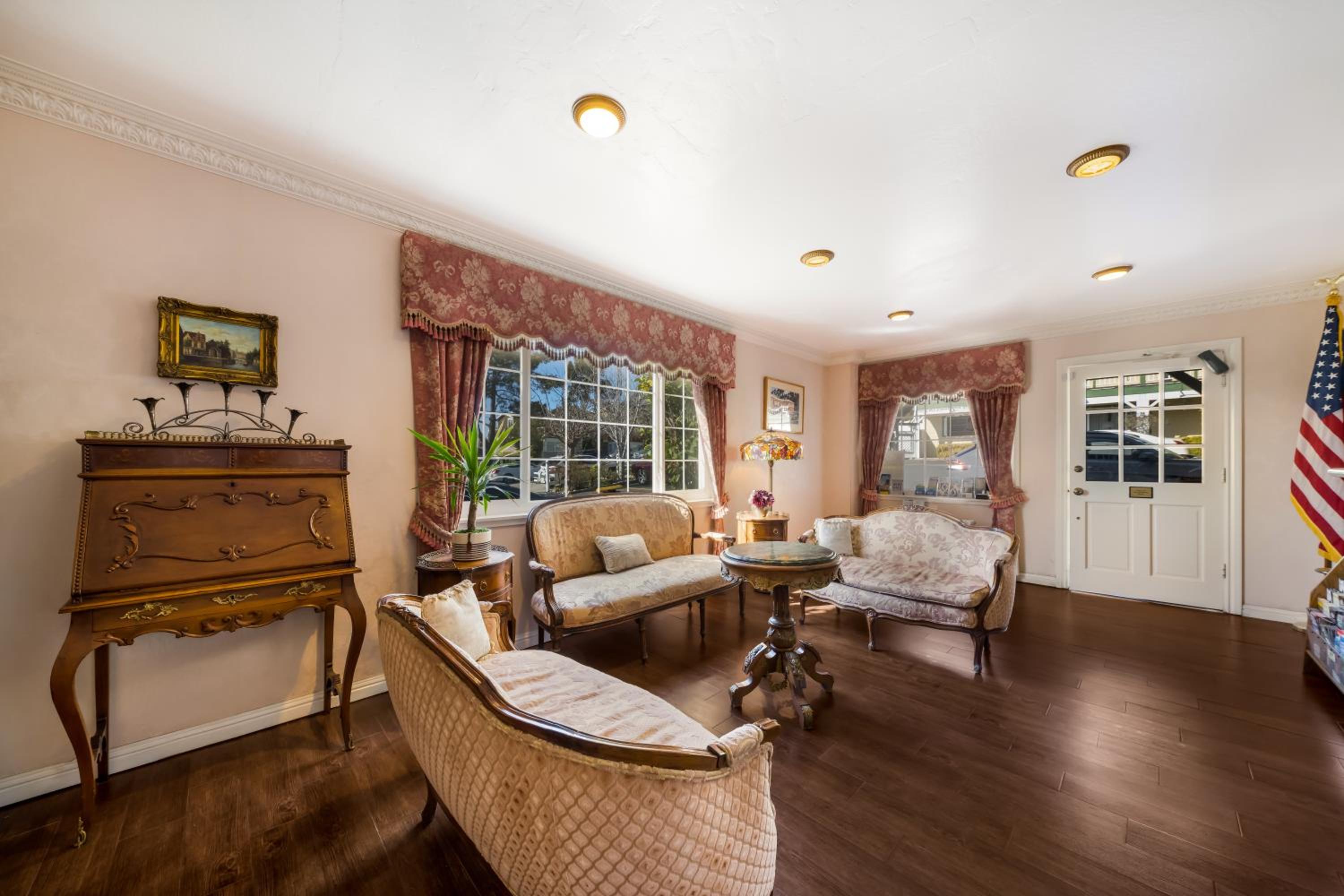 Monterey Vacations - Carmel Inn  Suites - Property Image 5