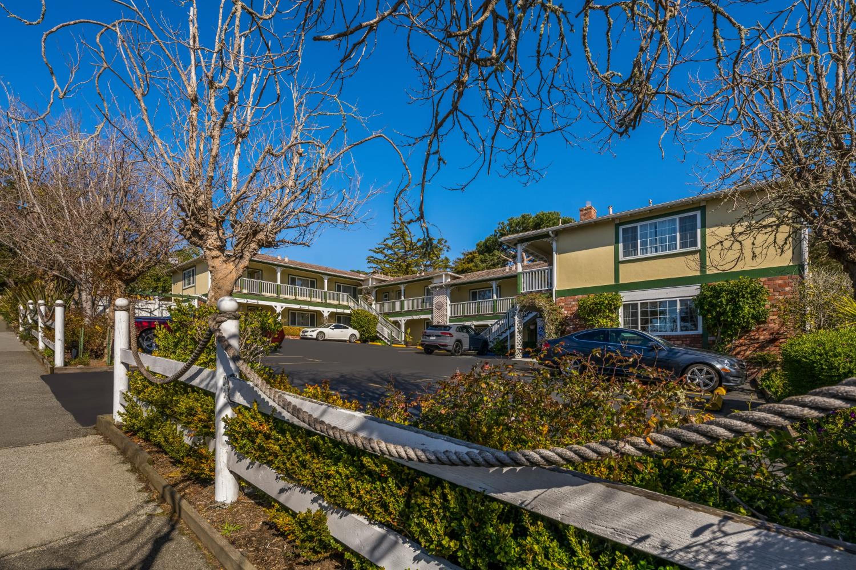 Carmel Inn & Suites