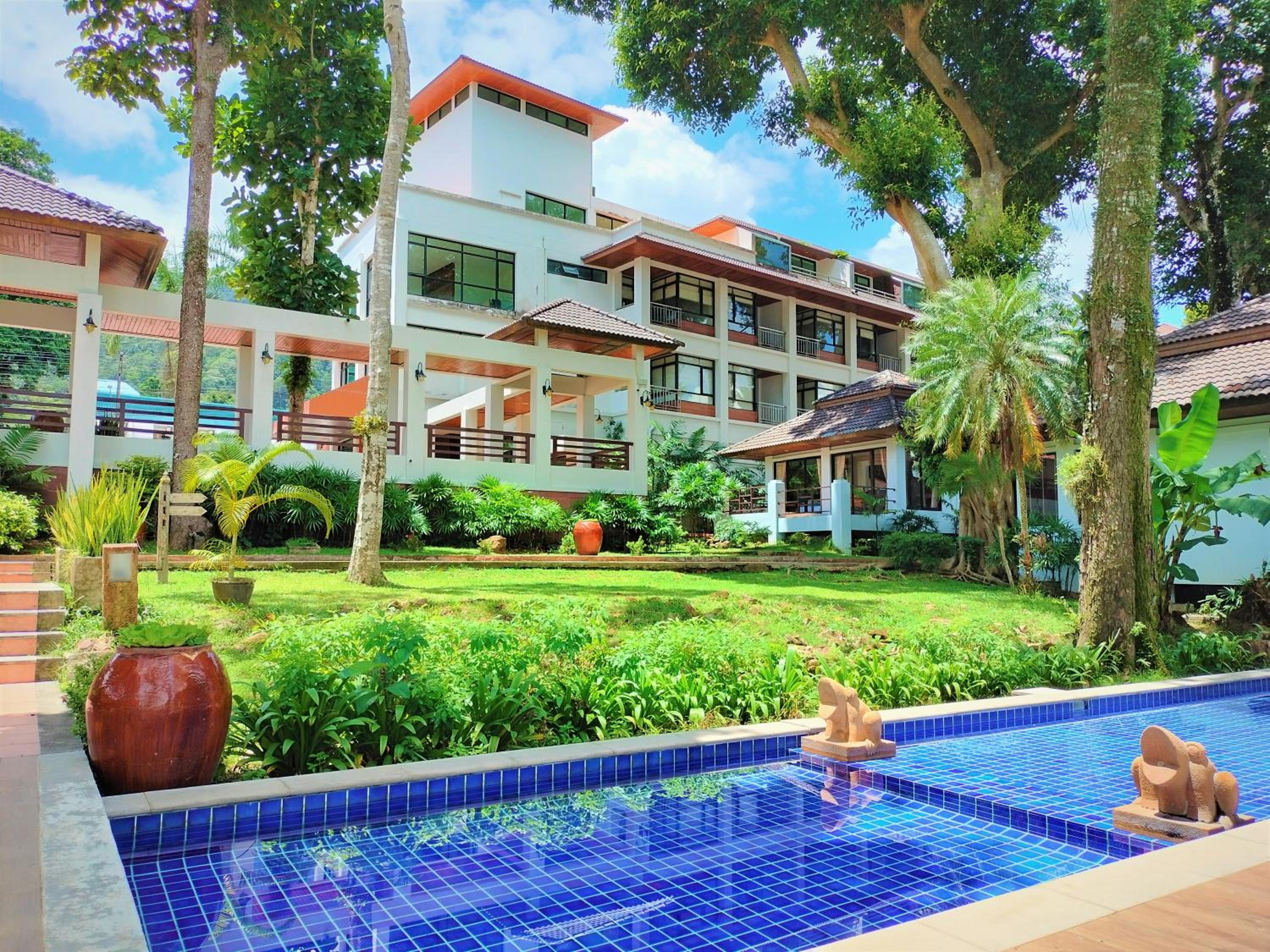 Chang Buri Resort & Koh Chang Hillside