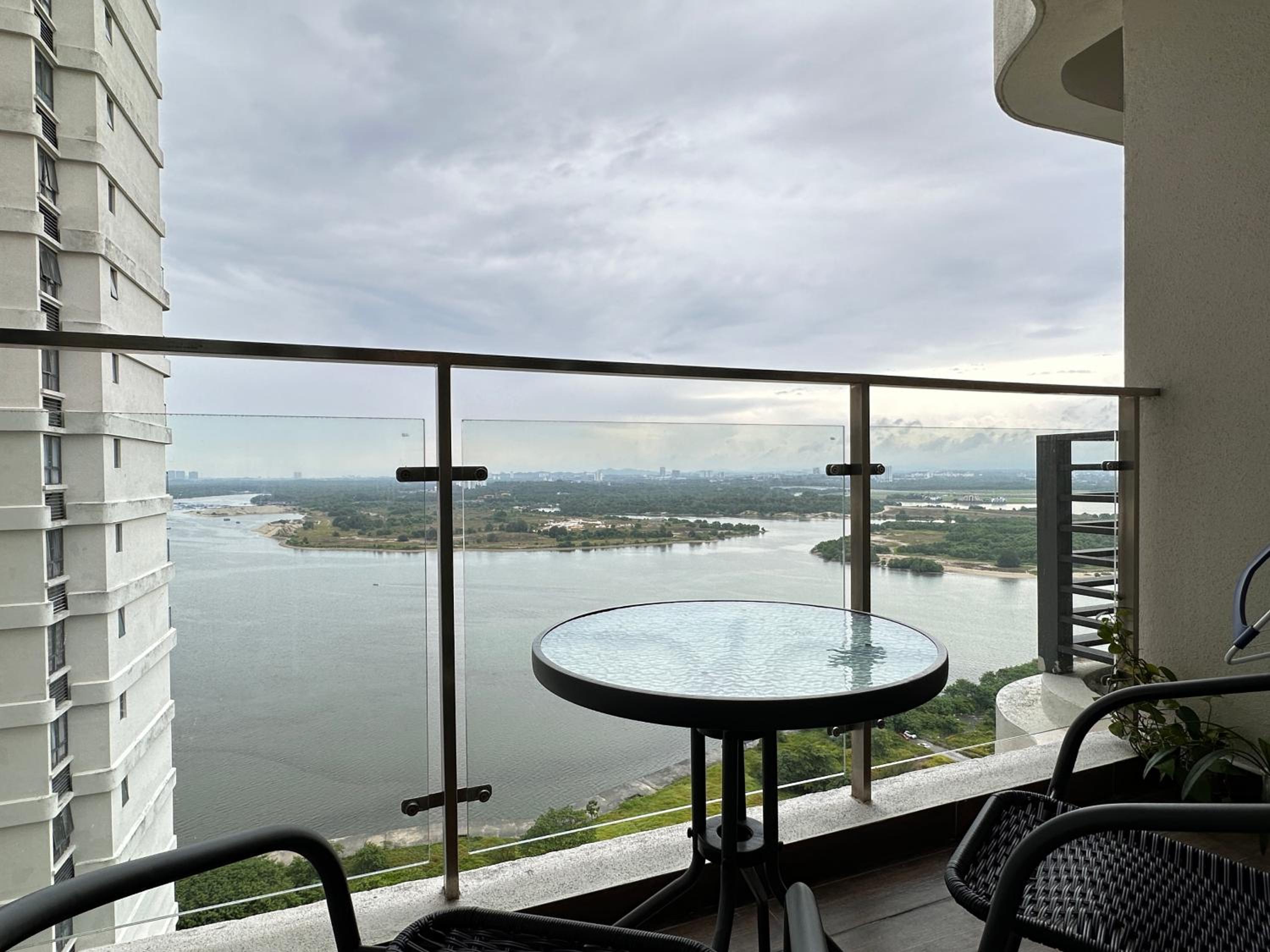 Amazing Seaview 3BR Country Garden Royal Strand By Hauzcinta