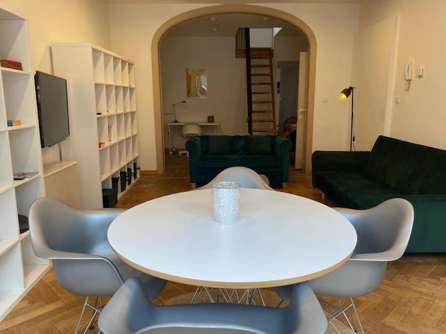 Art Deco - Two bedroom apartment