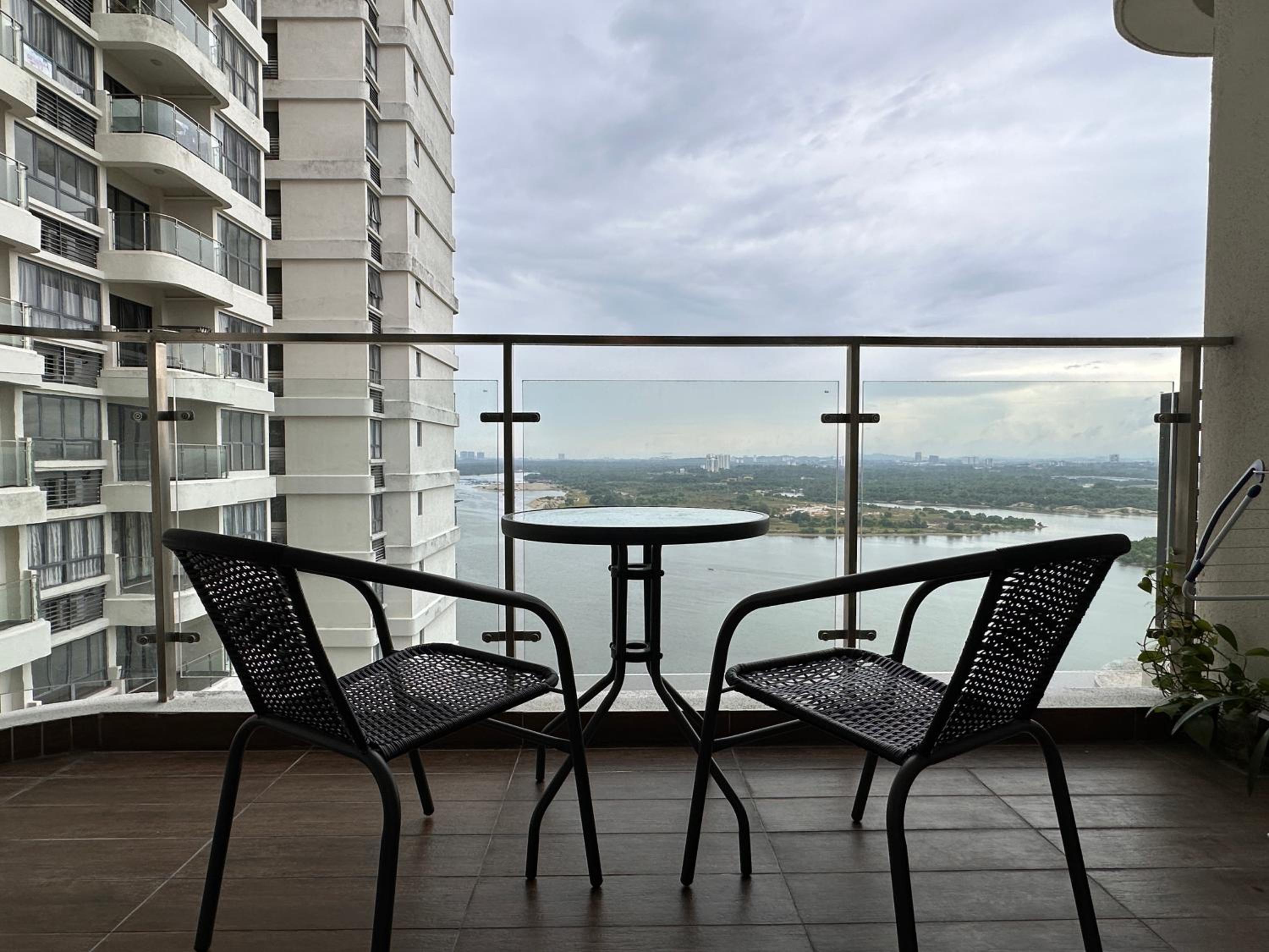 Amazing Seaview 3BR Country Garden Royal Strand By Hauzcinta