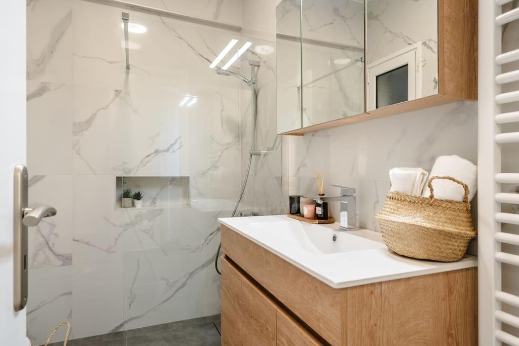 Stylish 1BD Apt in Elliniko