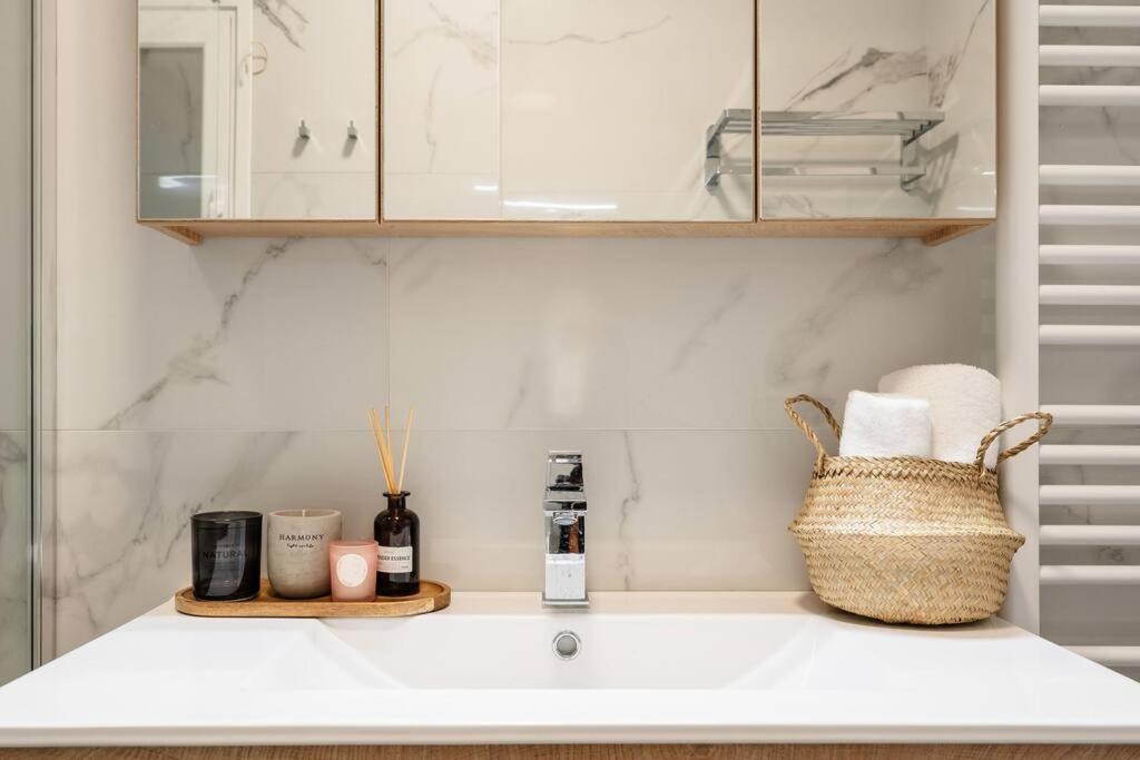 Stylish 1BD Apt in Elliniko