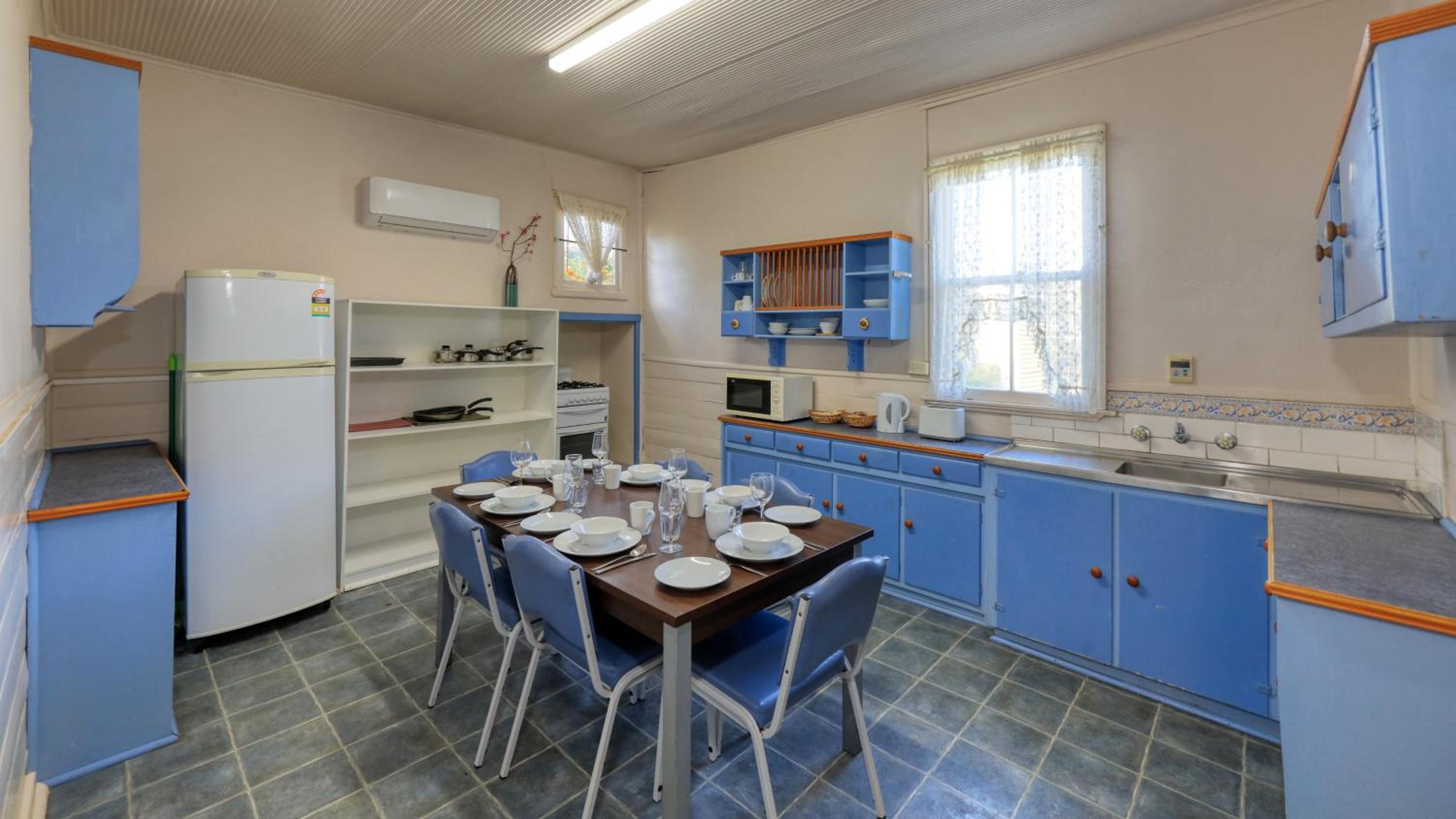 Charles Rasp Motor Inn & Cottages