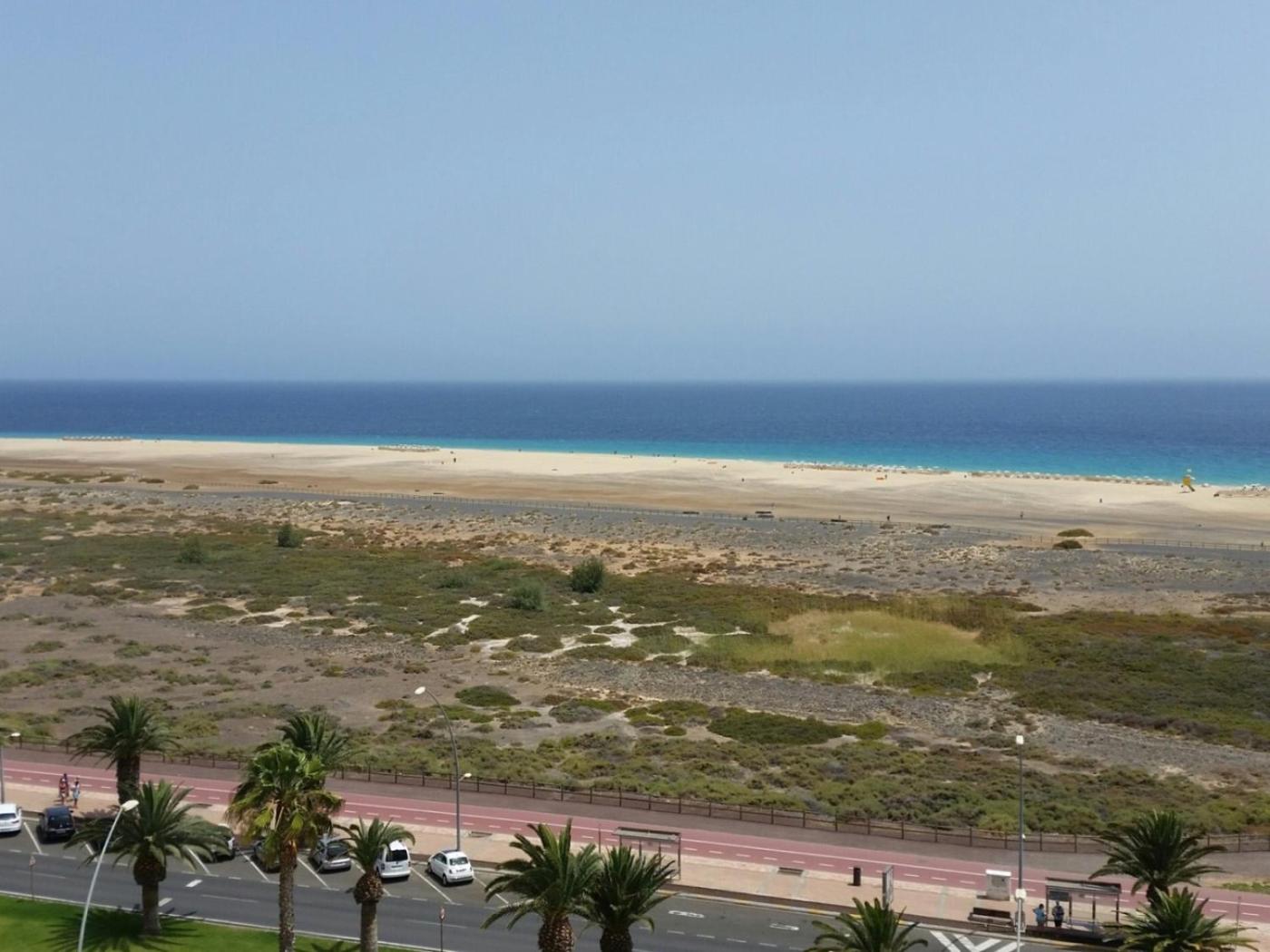 Ocean view top floor WiFi aircon 10 view 2