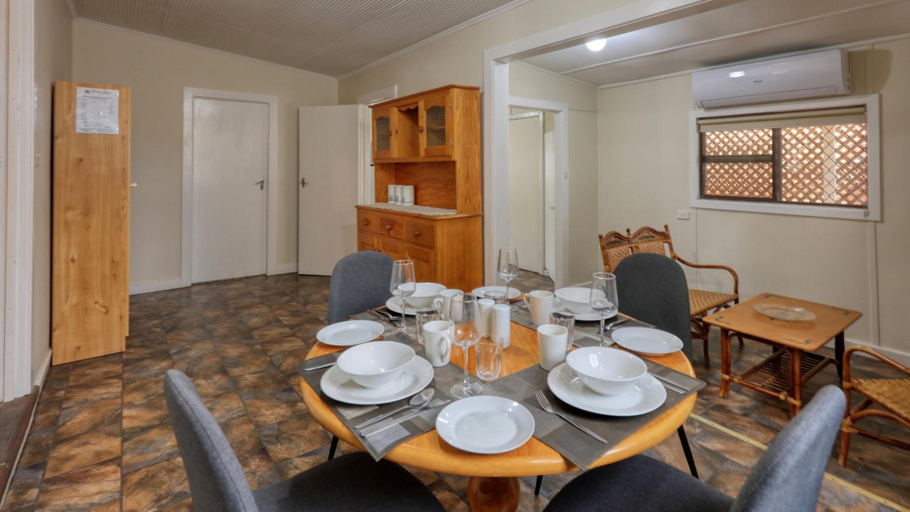 Charles Rasp Motor Inn & Cottages