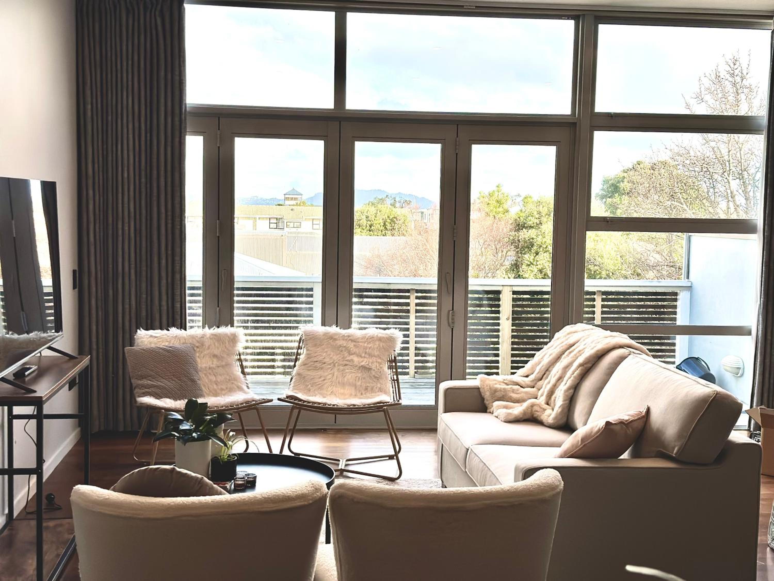 Petone - Central and Spacious view 4