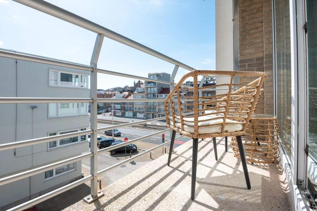 Modern apartment close to the beach for 6
