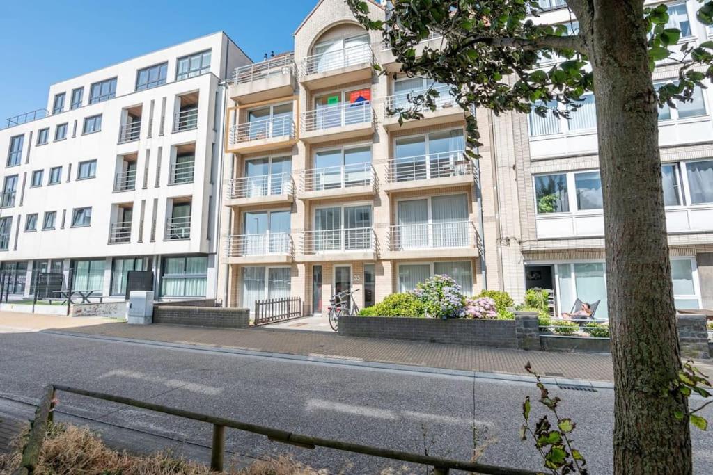 Modern apartment close to the beach for 6