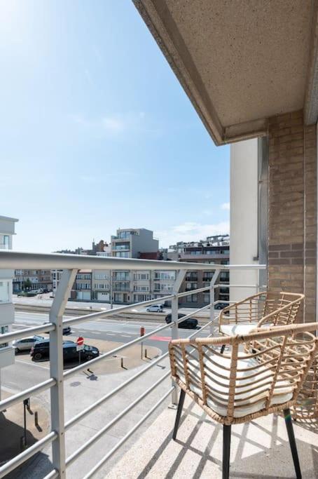 Modern apartment close to the beach for 6