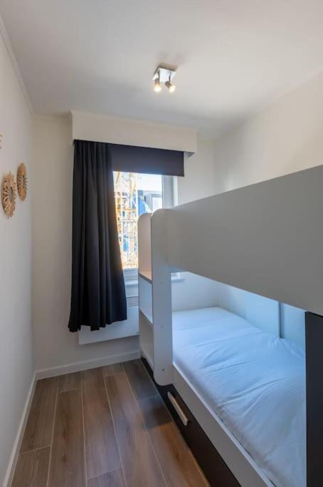 Modern apartment close to the beach for 6