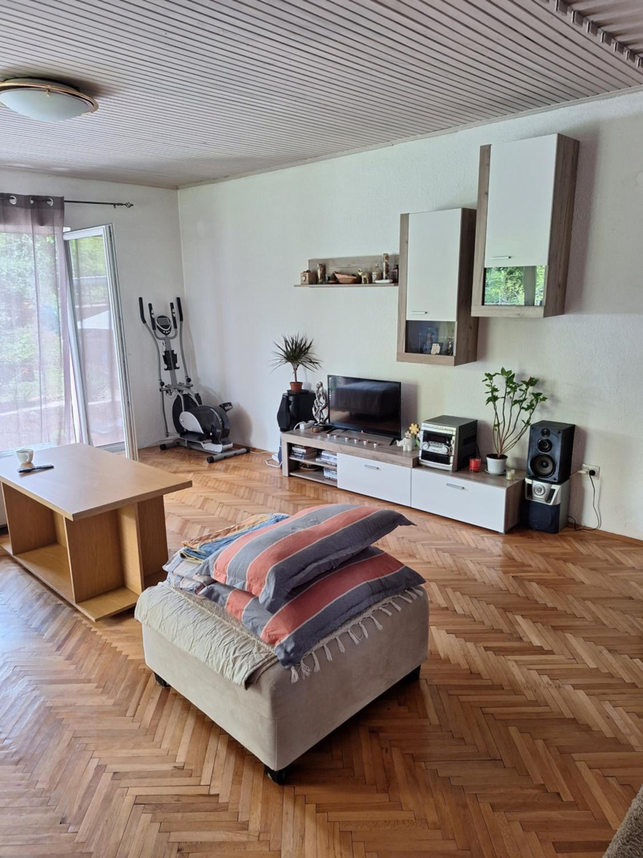 Villa Ella apartments