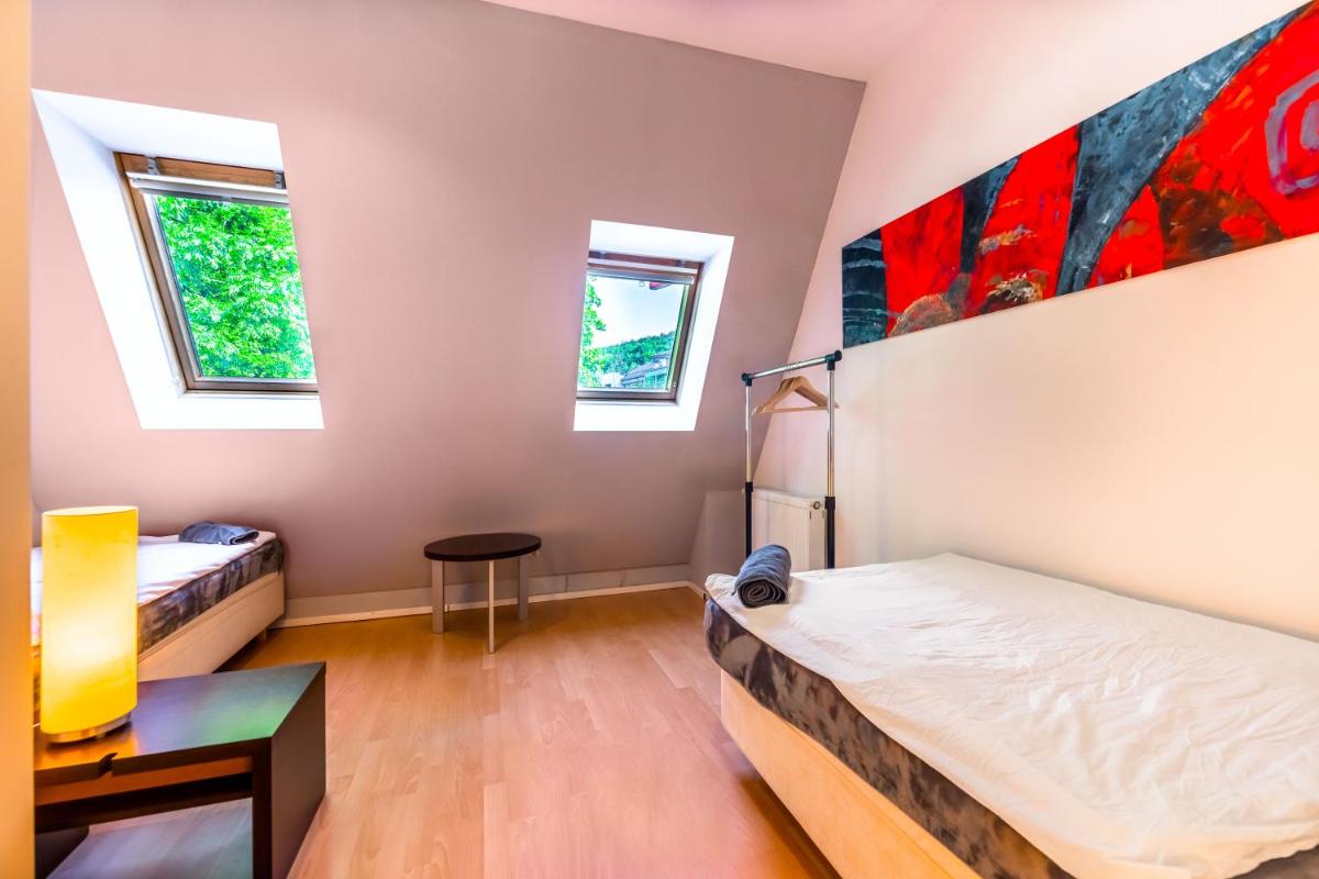 Lovely 4-bedroom flat in historical center with stunning view view 4