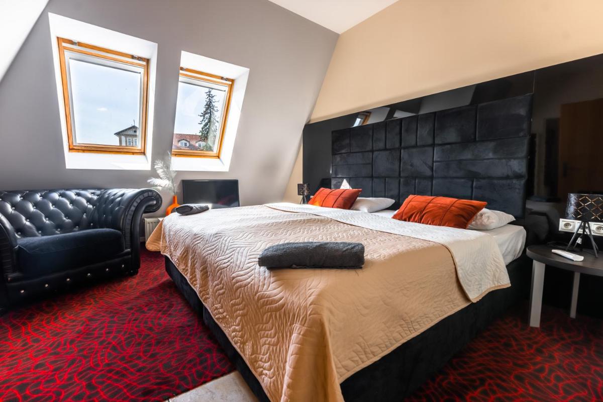 Lovely 4-bedroom flat in historical center with stunning view view 2