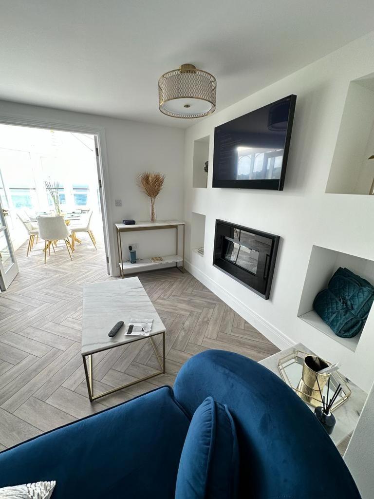 NEW! Stunning 2 Bed Beach Front Penthouse Apartment - Topaz, Compass Point view 3