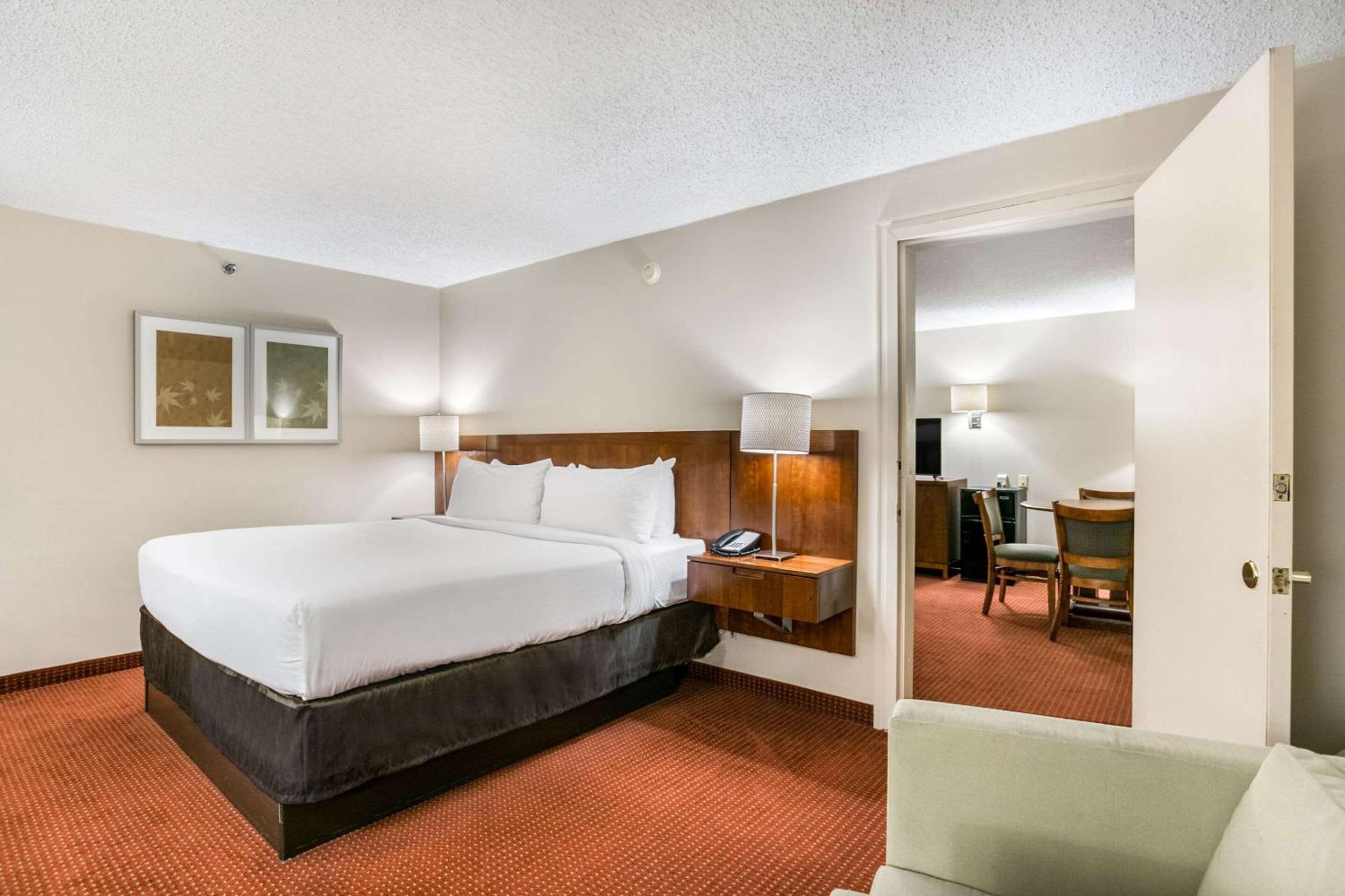 Hanover Vacations - Clarion Hotel BWI Airport Arundel Mills - Property Image 3