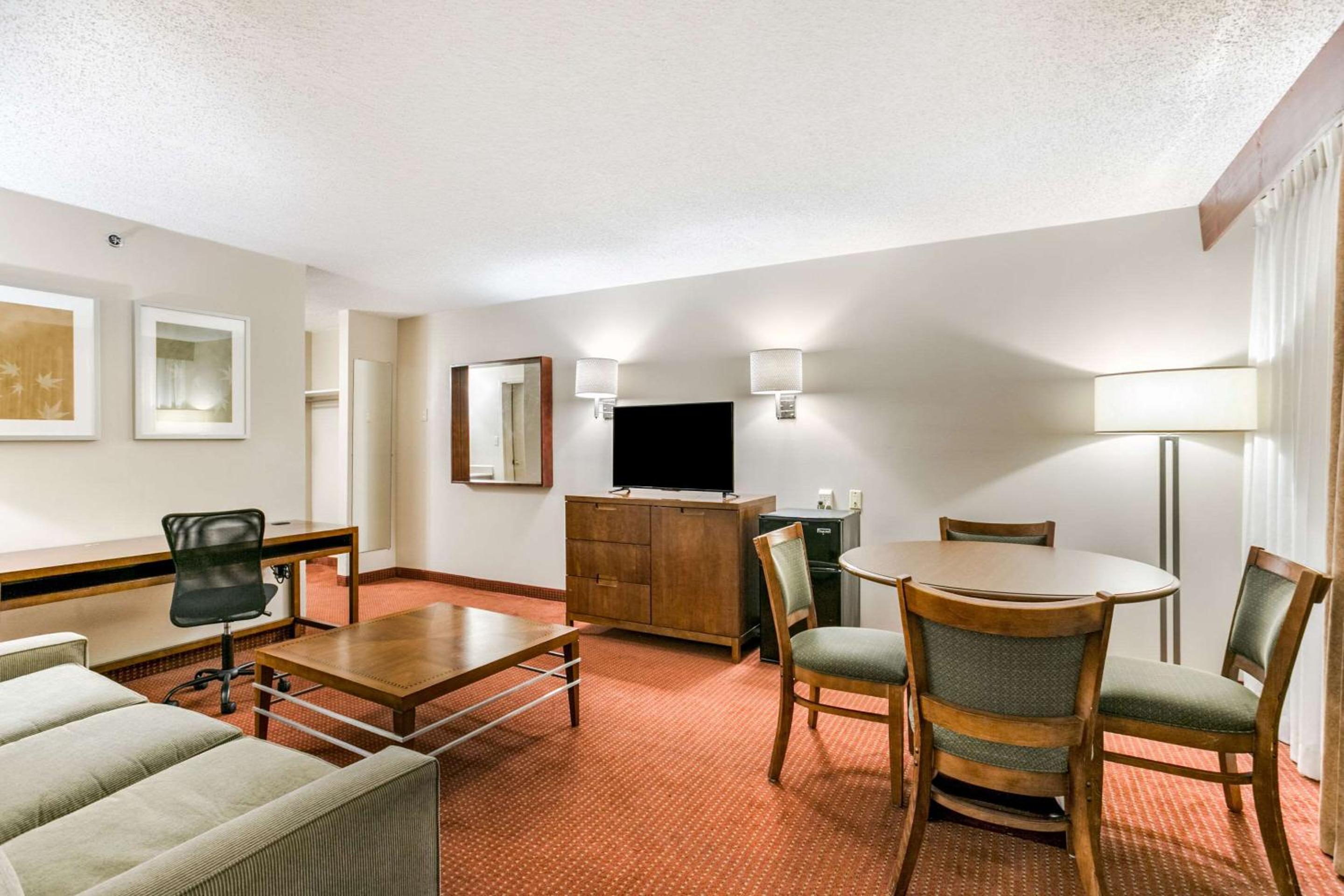 Hanover Vacations - Clarion Hotel BWI Airport Arundel Mills - Property Image 10