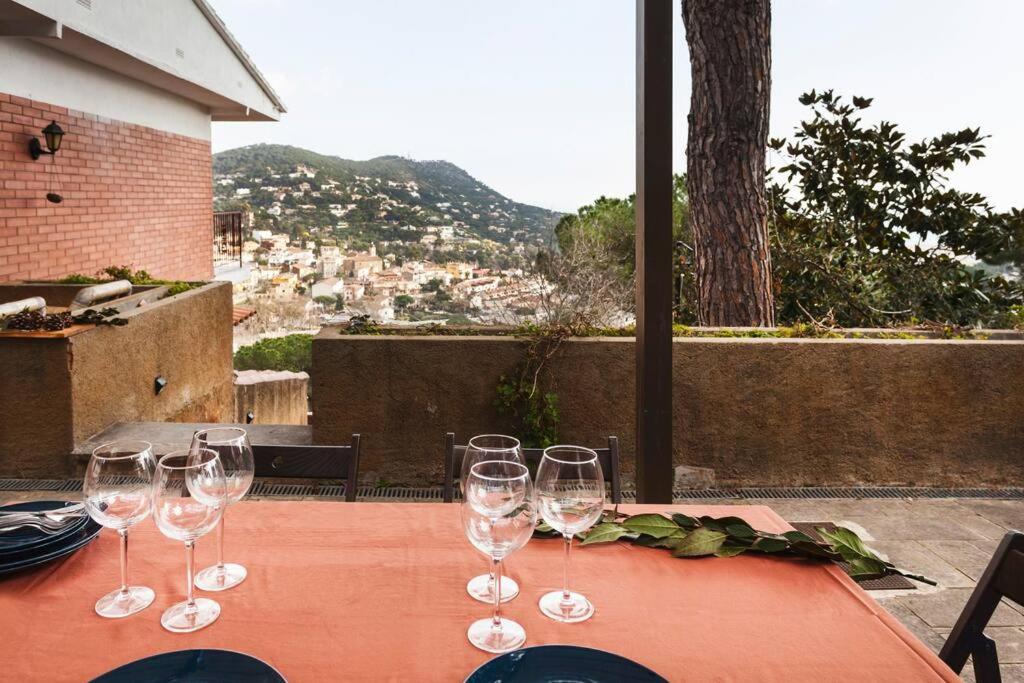 Wonderful house in the mountains with sea views