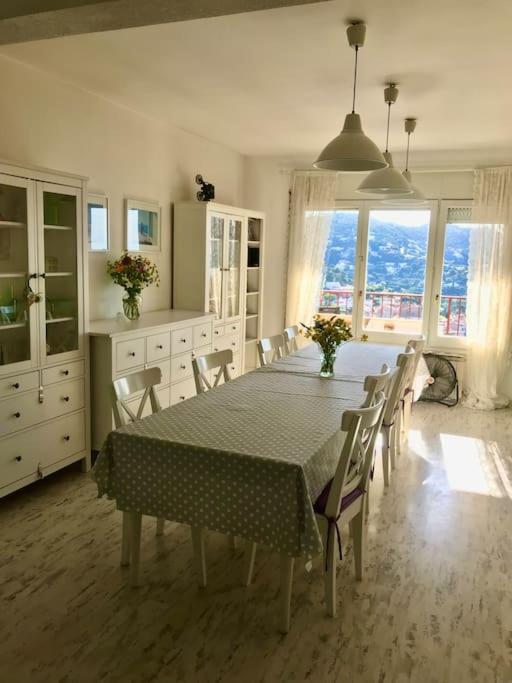 Wonderful house in the mountains with sea views