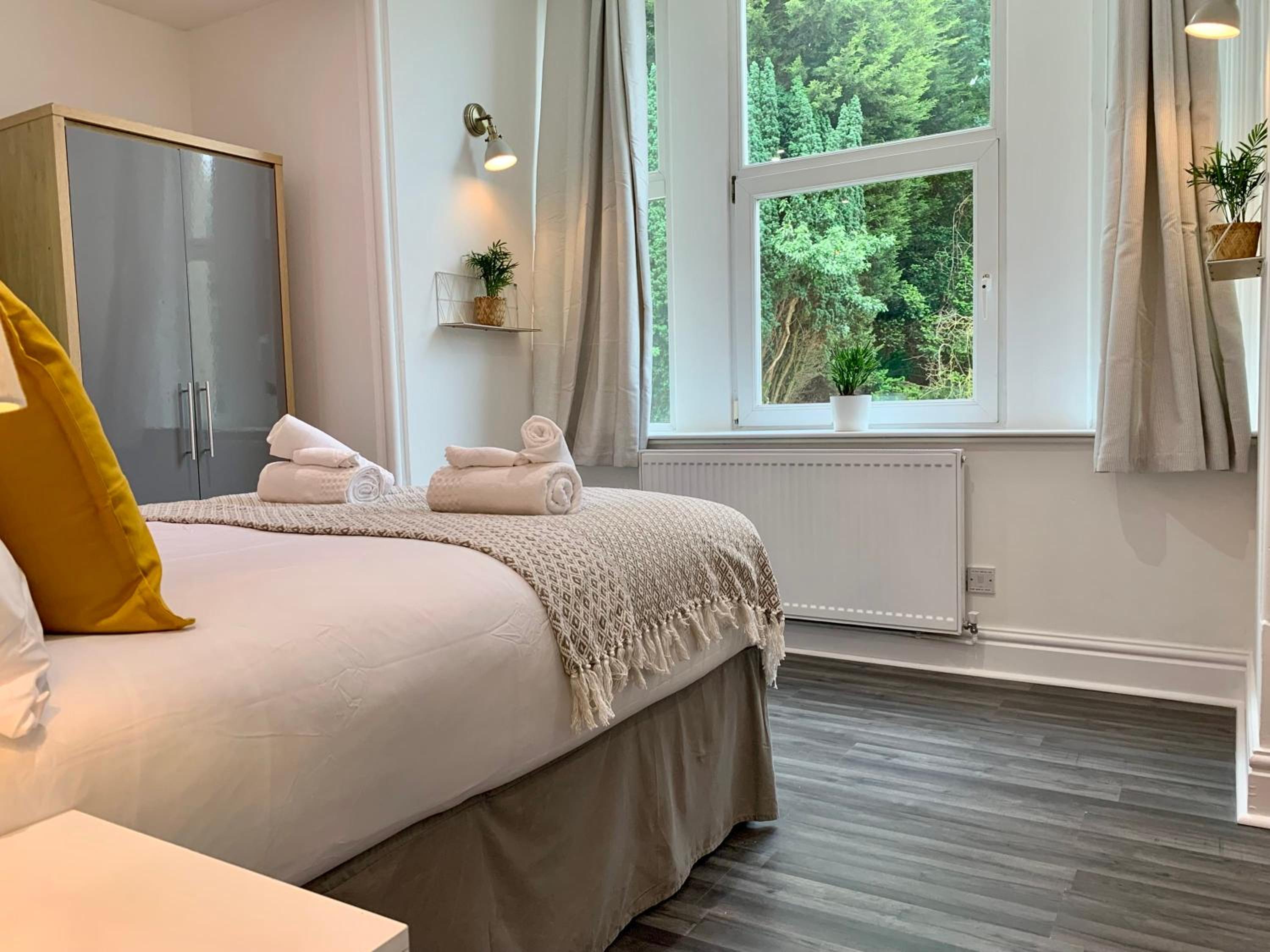 Stunning Rural Apartment - Sleeps 4 - Parking view 2