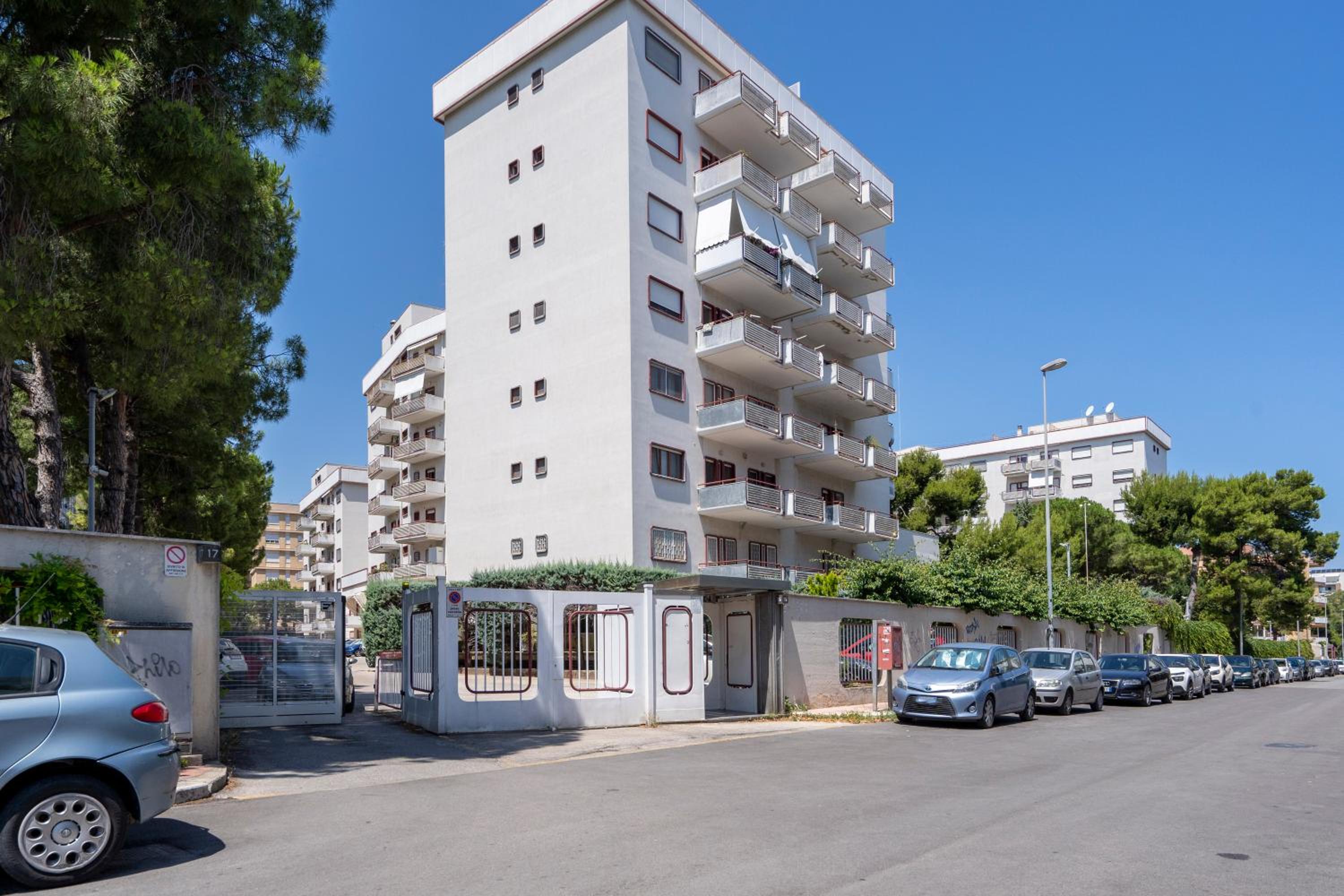 Bright Studio with terrace & parking view 5