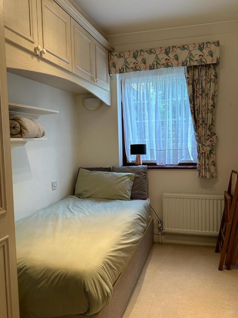 Luxury 3 Bed with Pool Deacons Heights view 5