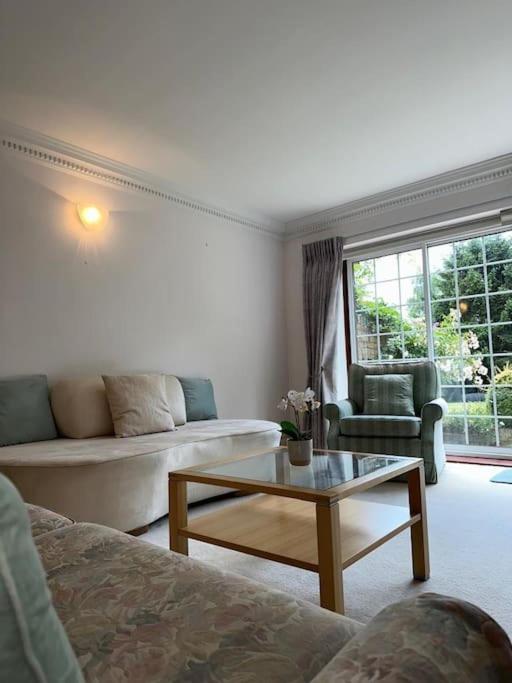 Luxury 3 Bed with Pool Deacons Heights view 3