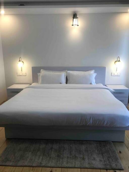BRIKitt Mountain Majesty Retreat 2BHK Getaway view 4