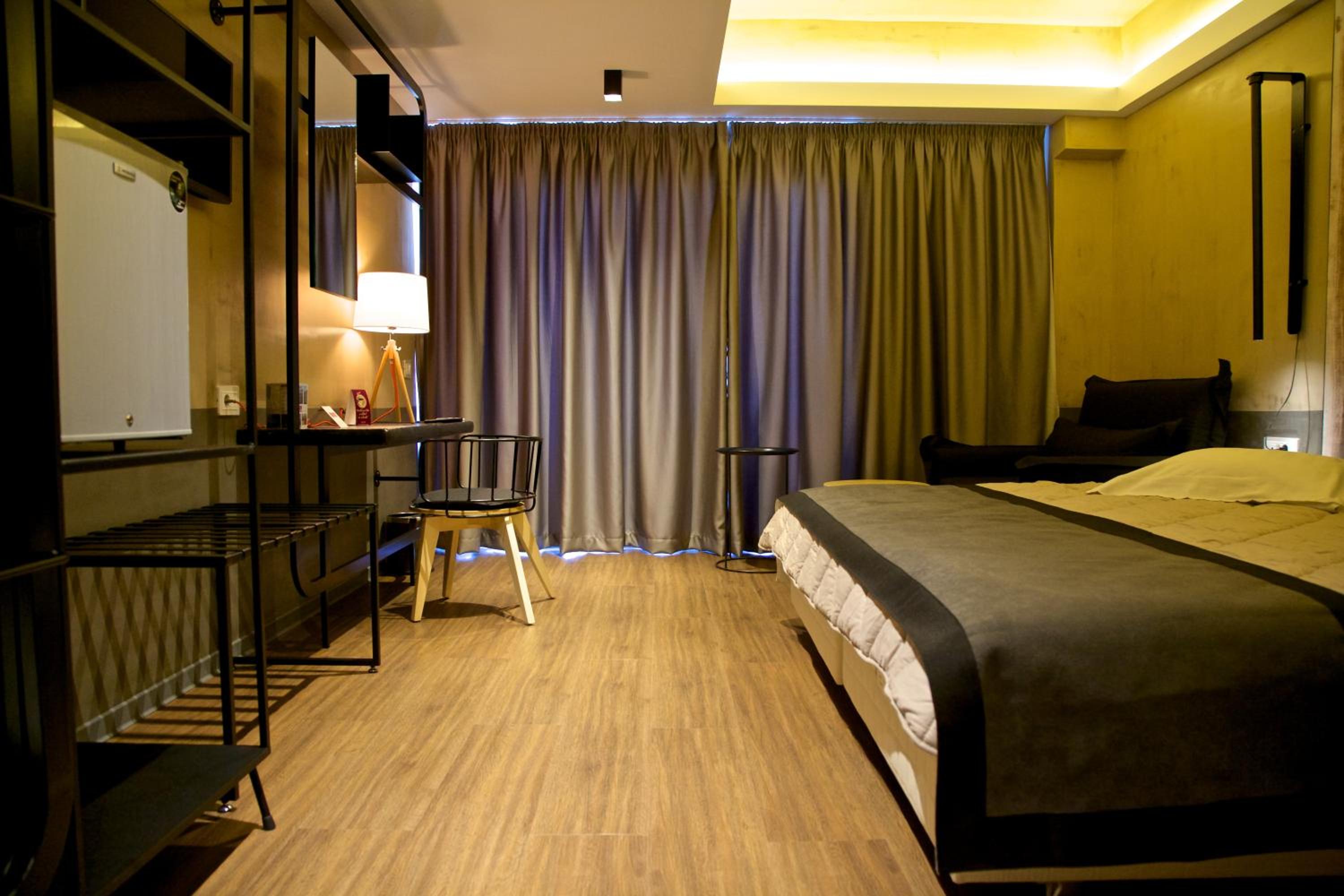 Adonis City Hotel