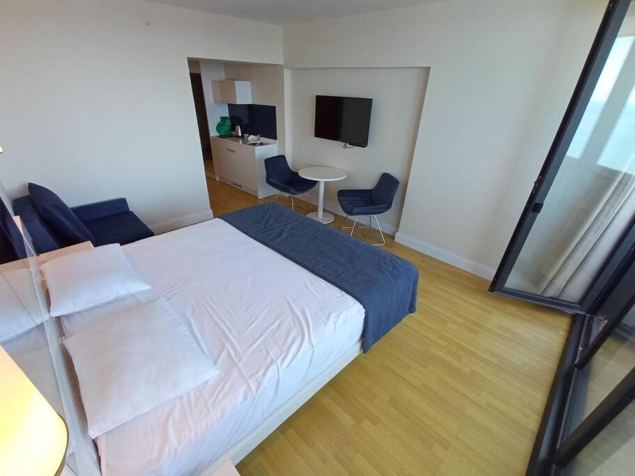 Cozy studio-apartment 2 minutes to beach view 4