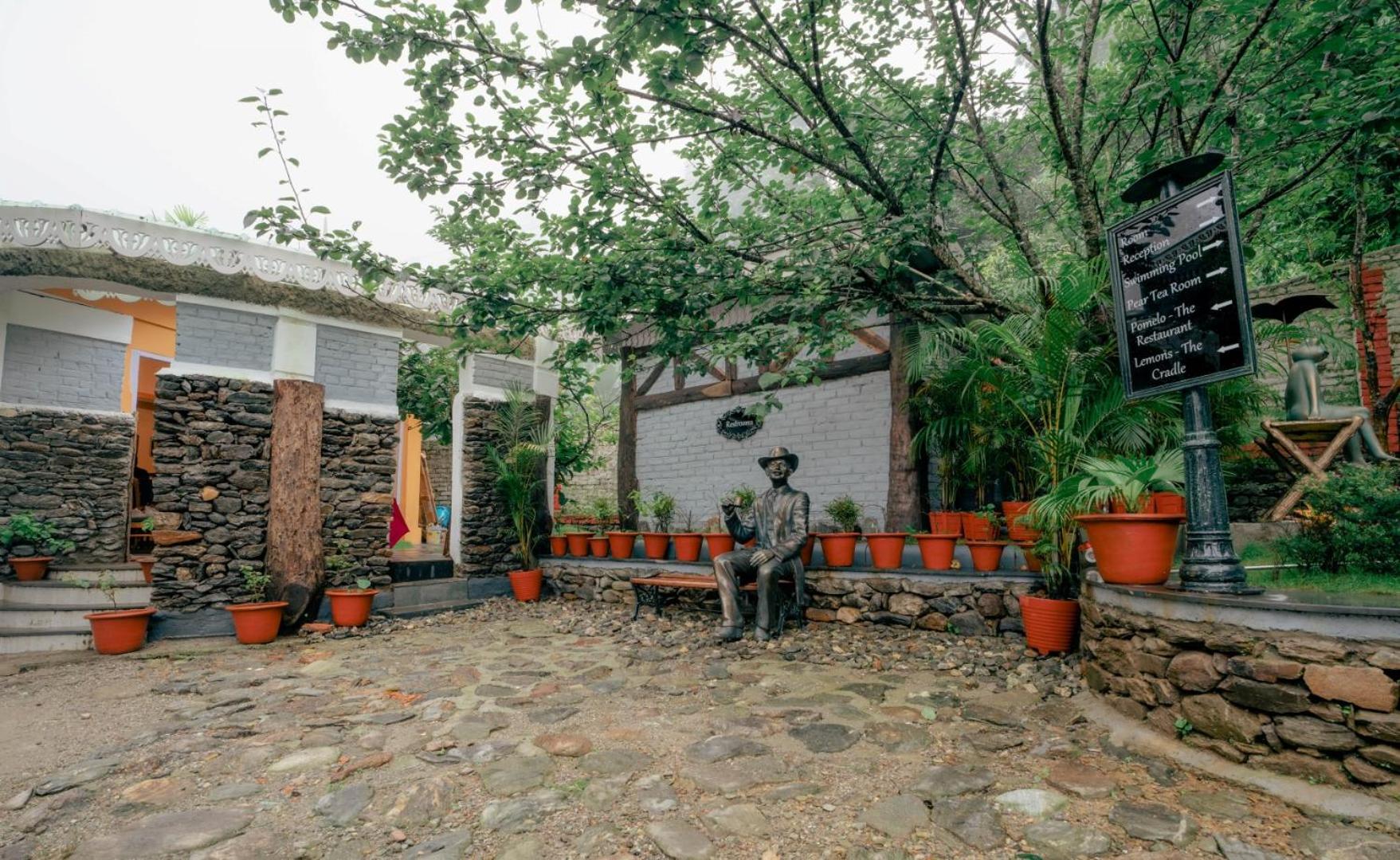 Summit Bougainvillea Tea Resort