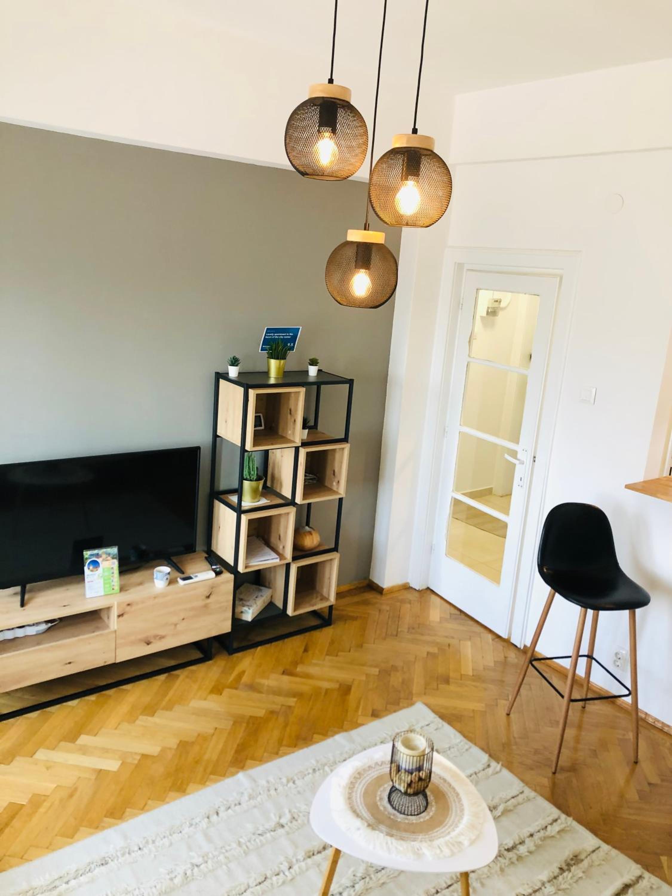 Lovely apartment in the heart of the city center view 4
