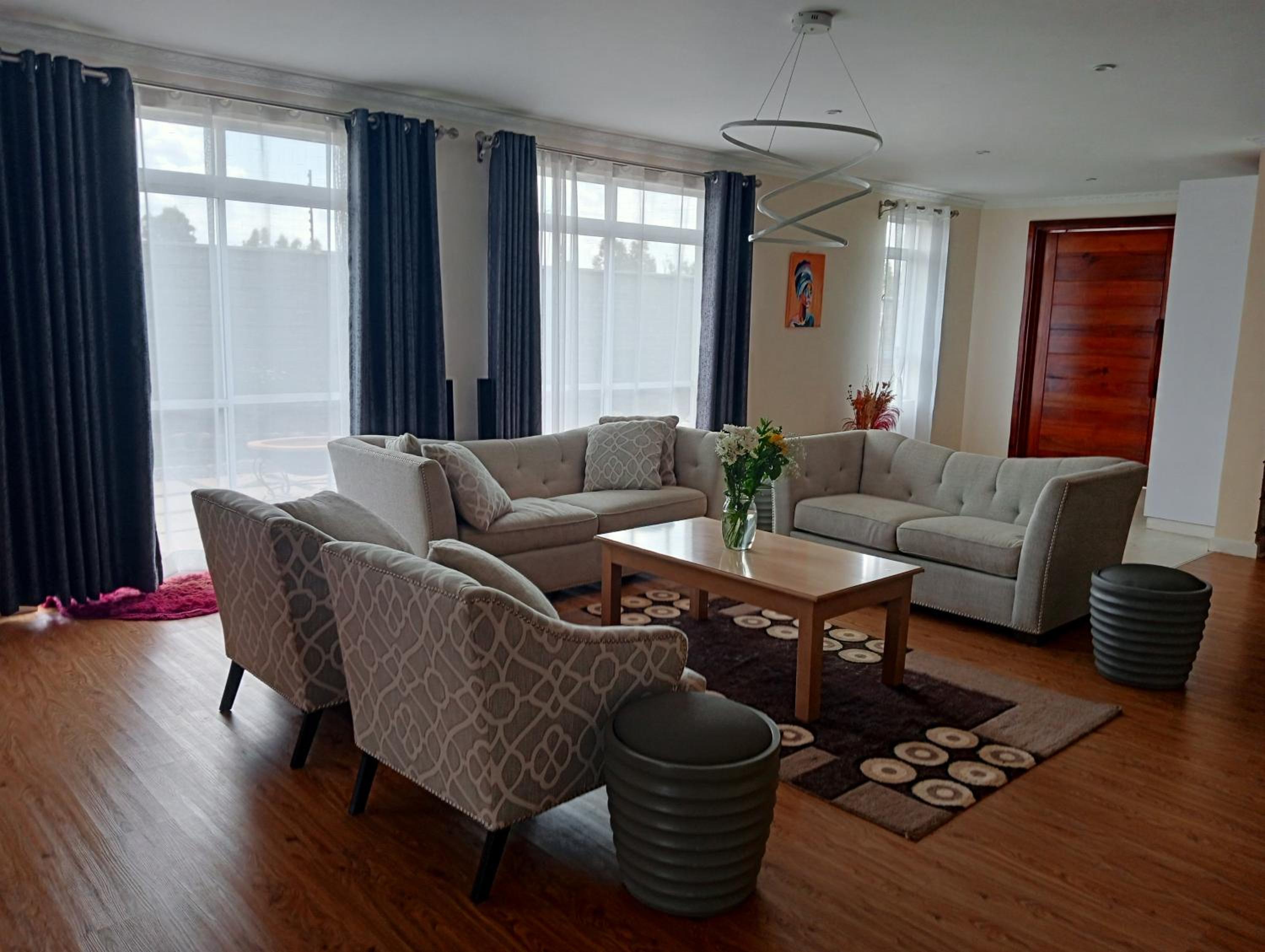 Cozy and Comfi Family Stay with Unique Private Room