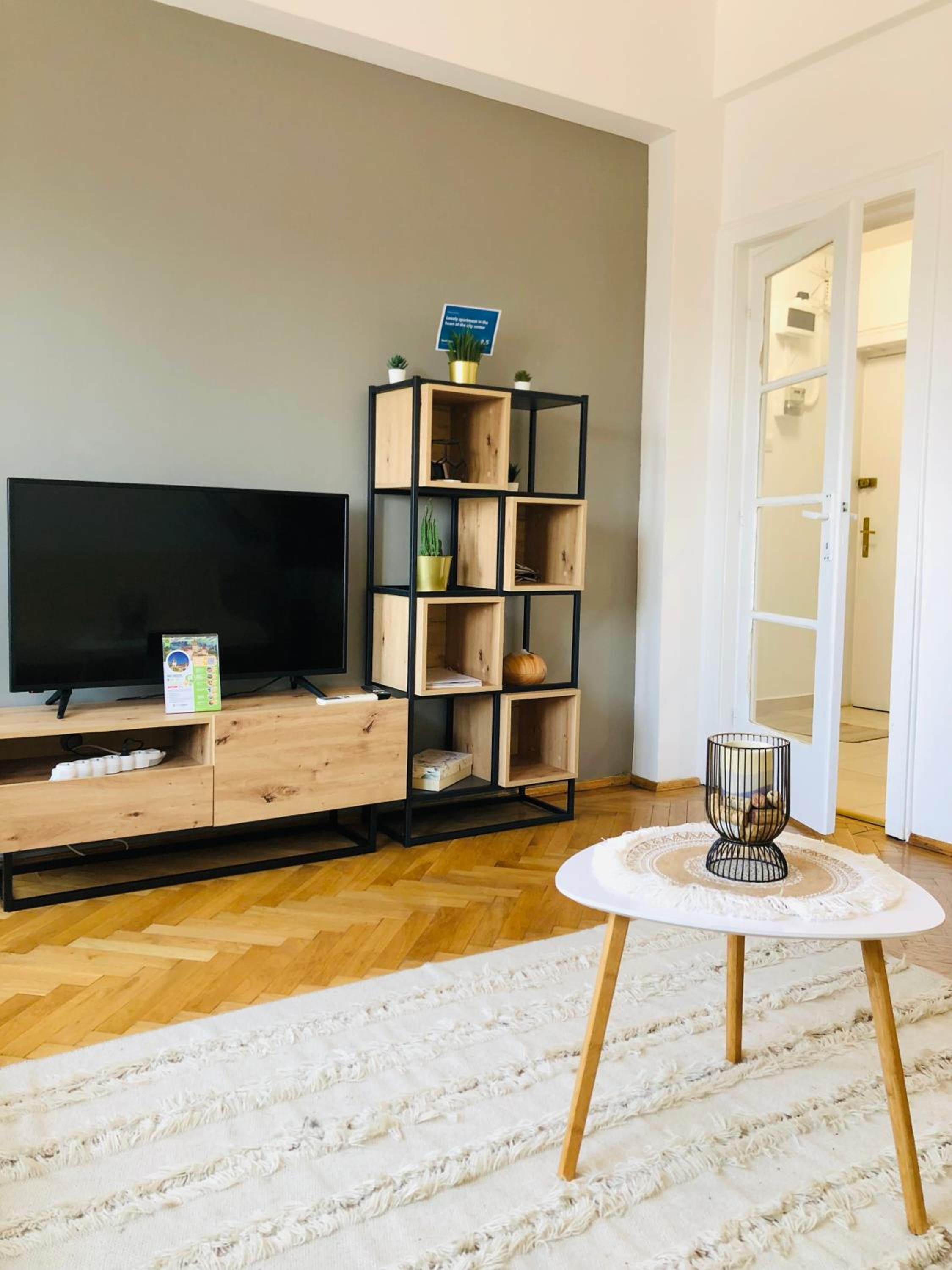 Lovely apartment in the heart of the city center view 3