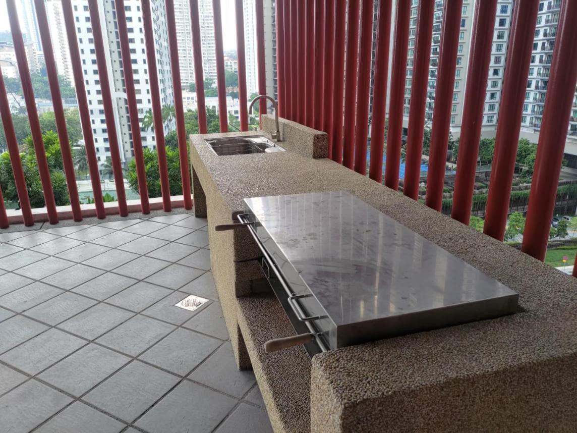 TheOoak suite 4pax cozy home stay @mont kiara