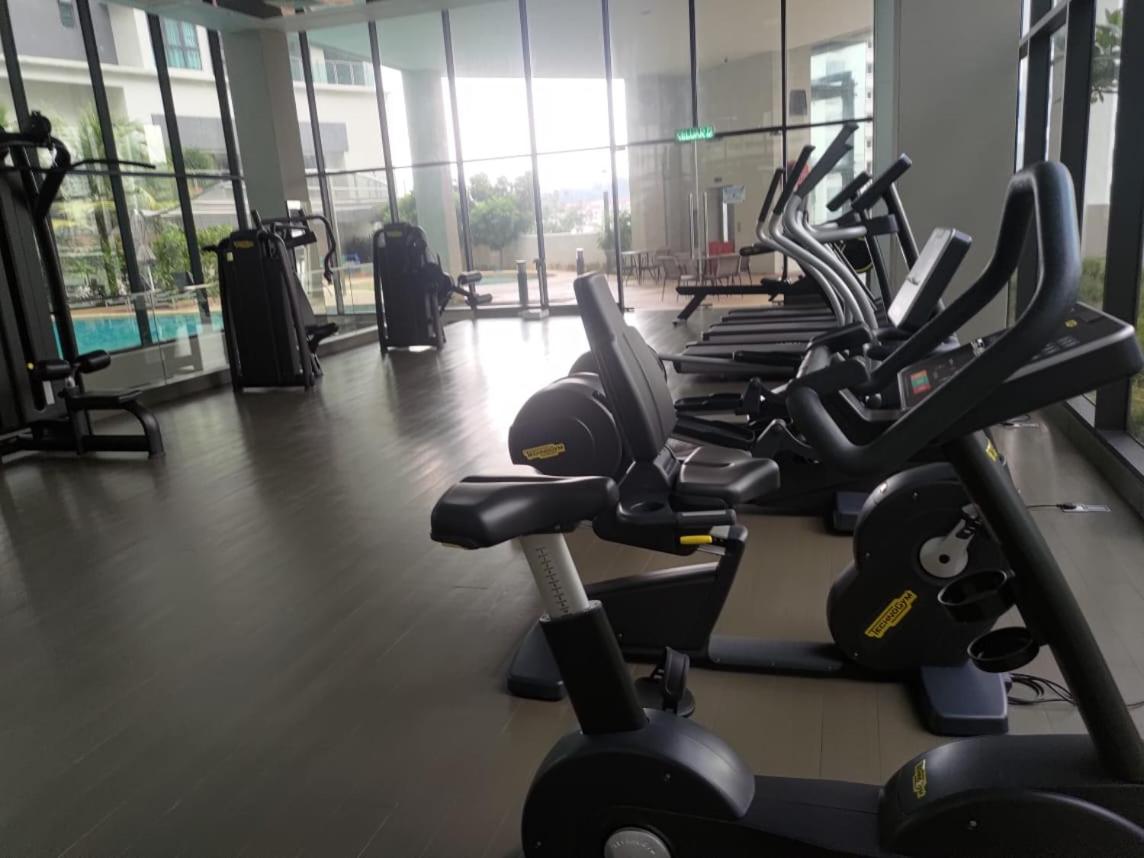 TheOoak suite 4pax cozy home stay @mont kiara