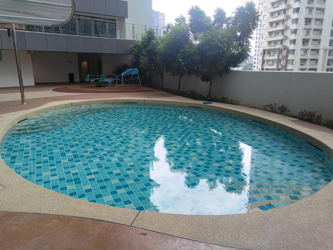 TheOoak suite 4pax cozy home stay @mont kiara