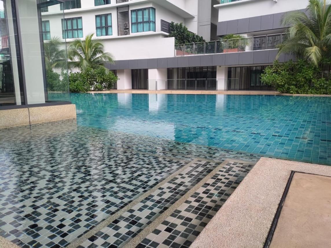TheOoak suite 4pax cozy home stay @mont kiara