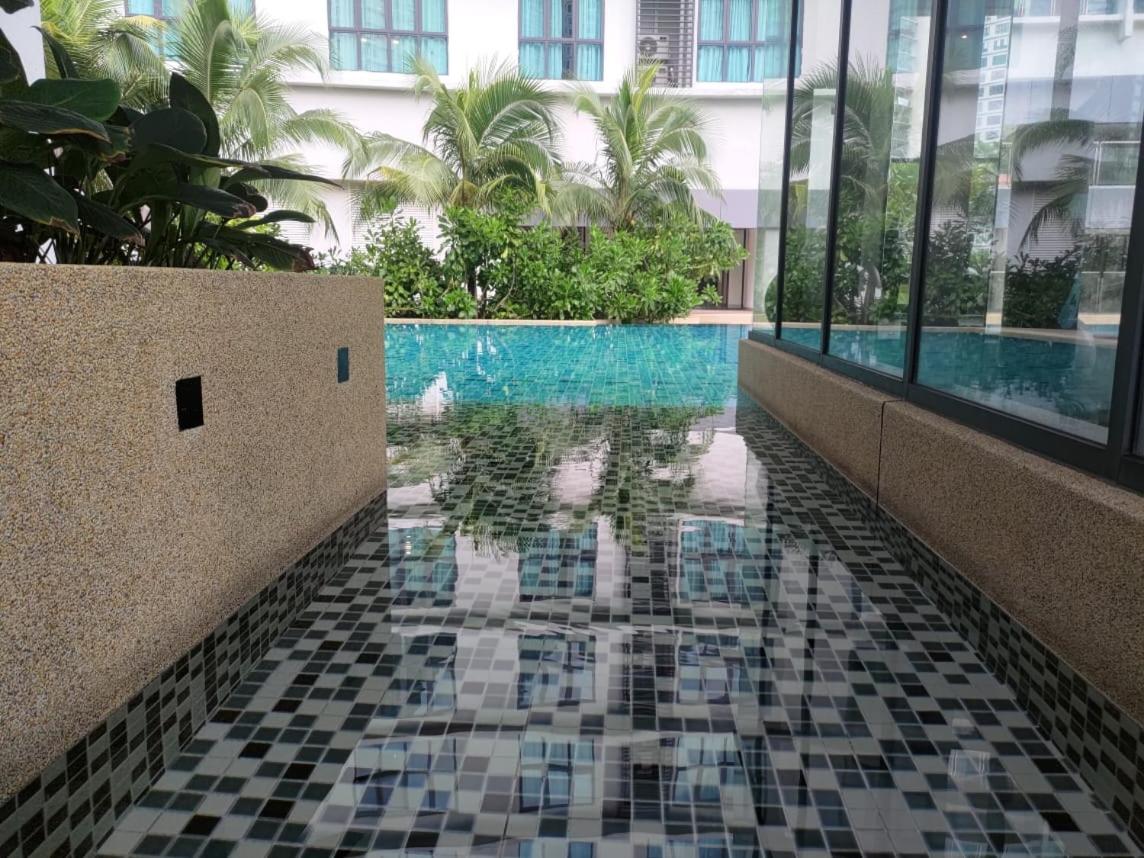 TheOoak suite 4pax cozy home stay @mont kiara