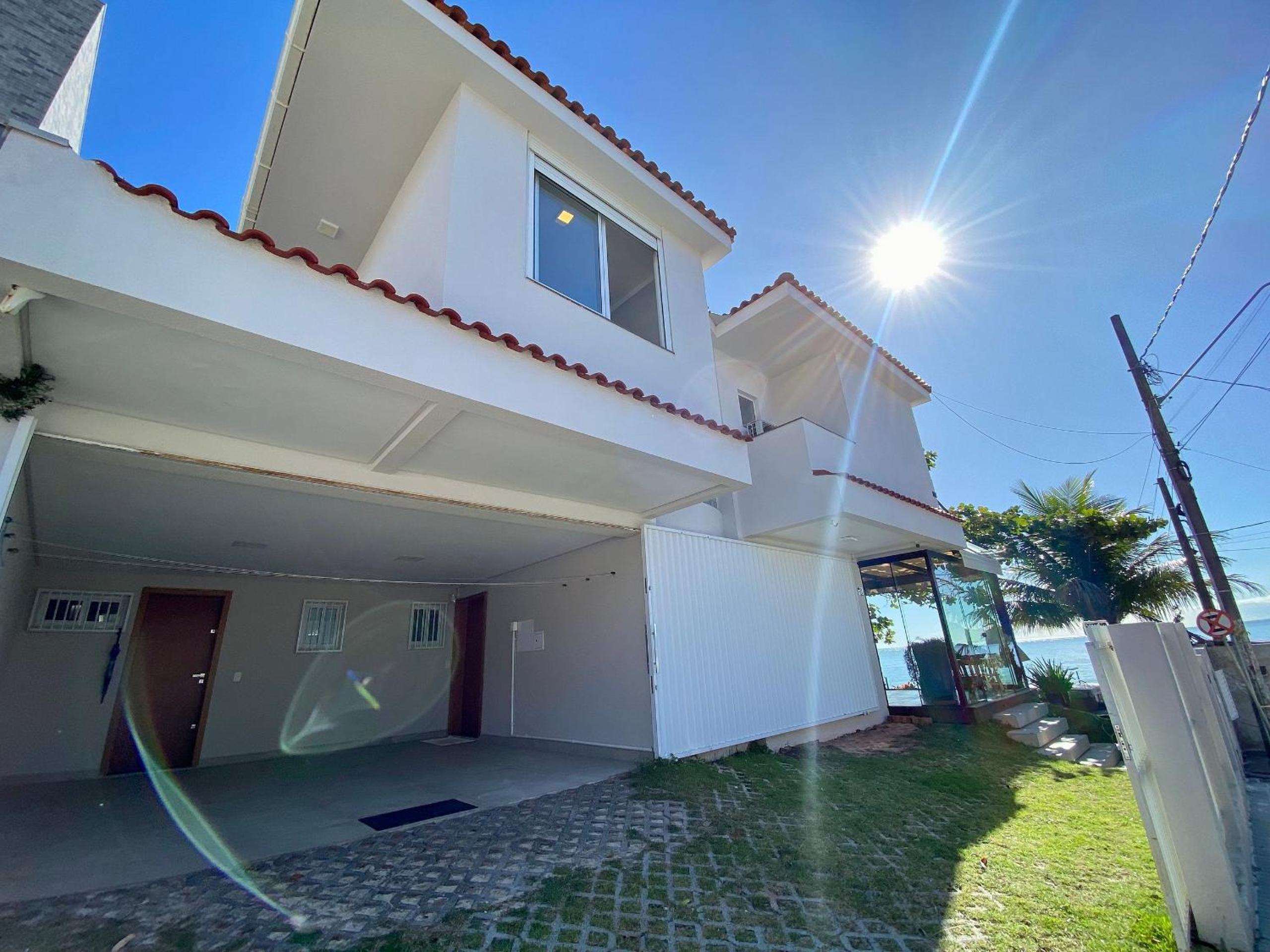 415 - Casa frente mar para alugar Bombinhas com 4 suítes