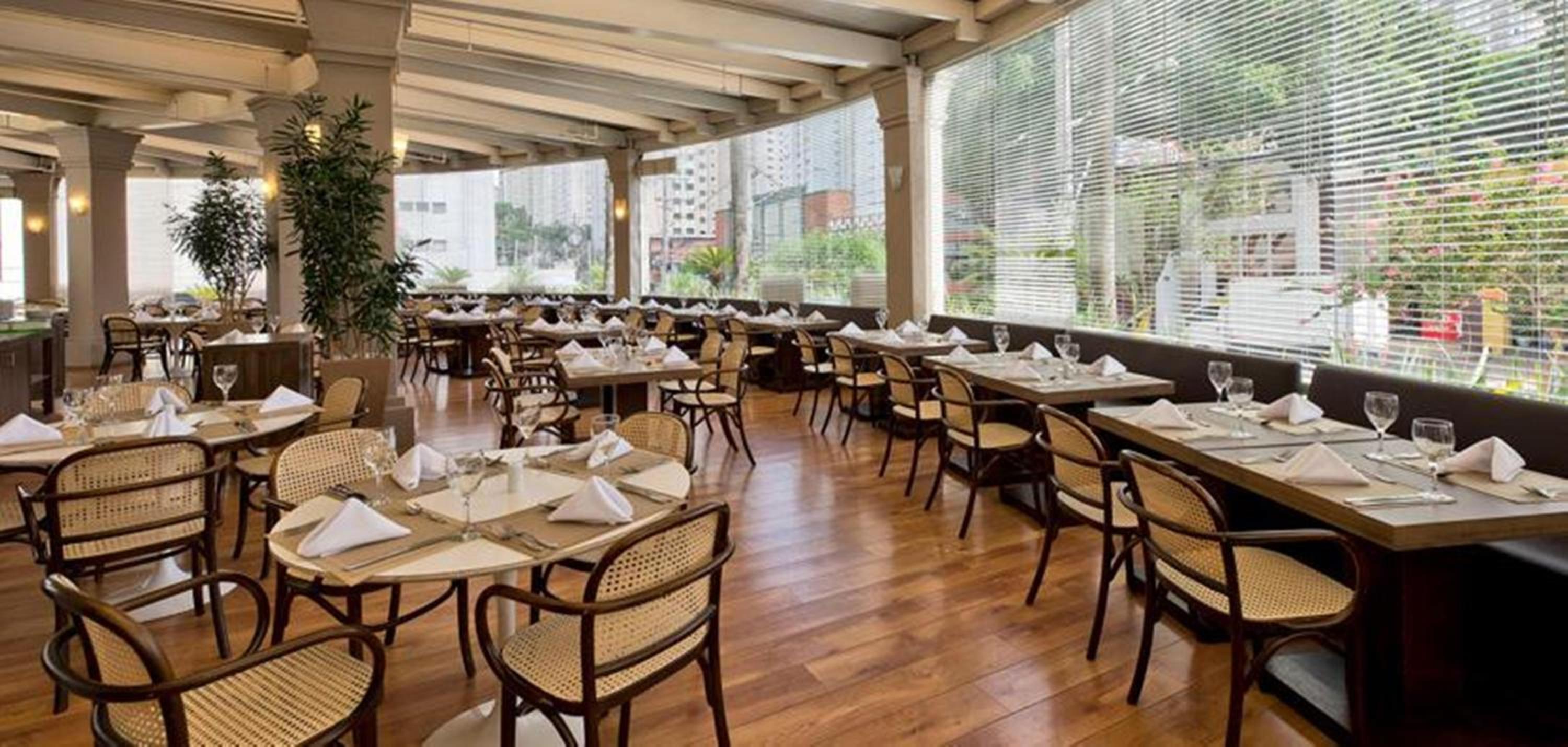 Suíte 5 estrelas Hotel Av Ibirapuera 2534 Piscina
