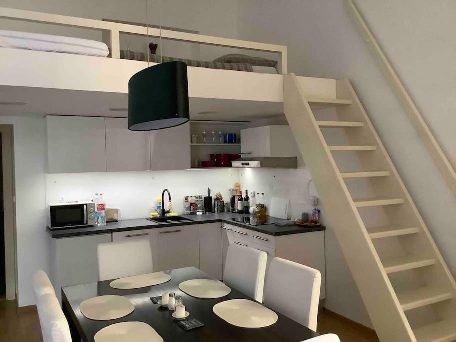 Quiet, Spacious and New 72m2 Old Town Apartment - perfect for 4-6