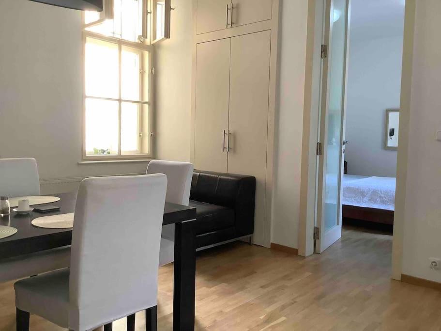 Quiet, Spacious and New 72m2 Old Town Apartment - perfect for 4-6