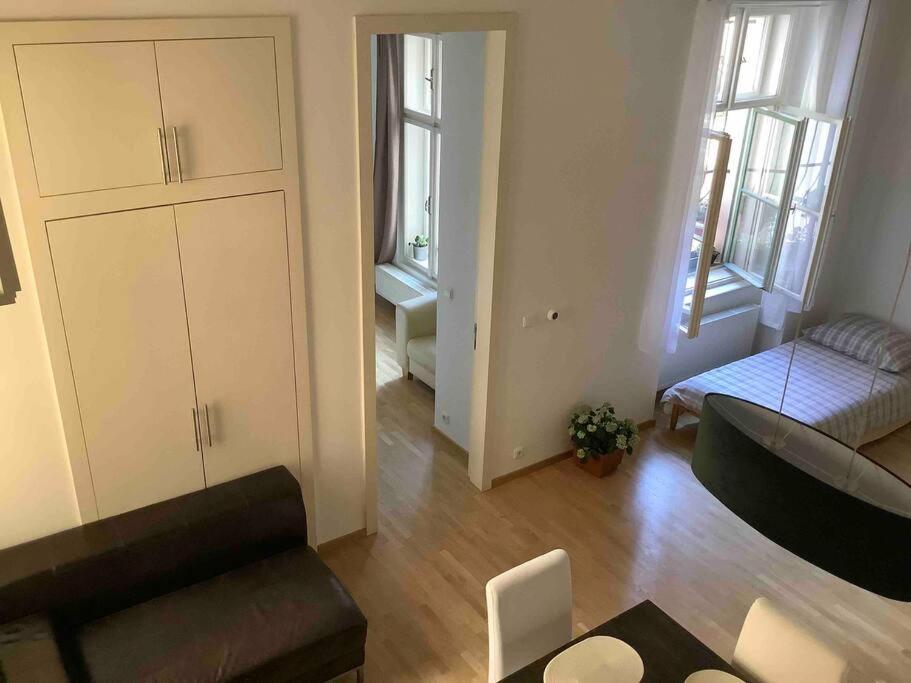 Quiet, Spacious and New 72m2 Old Town Apartment - perfect for 4-6