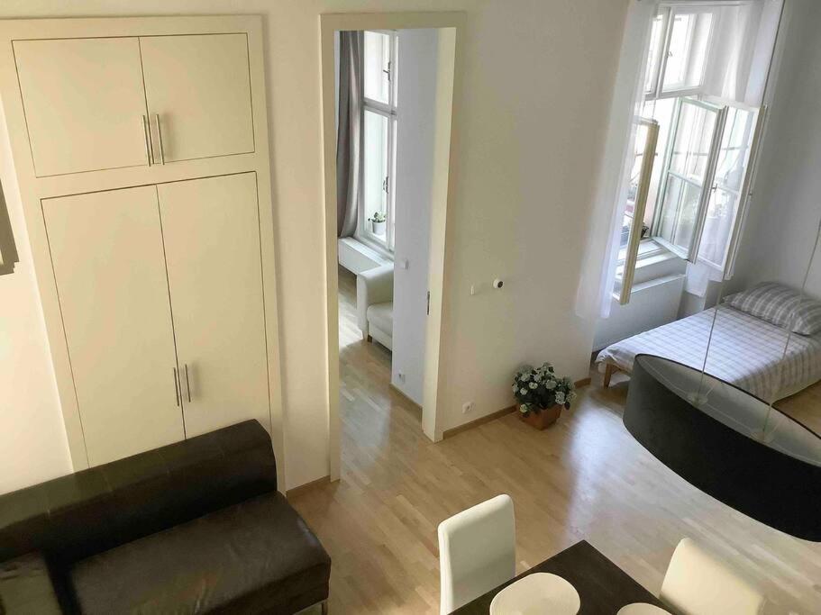 Quiet, Spacious and New 72m2 Old Town Apartment - perfect for 4-6
