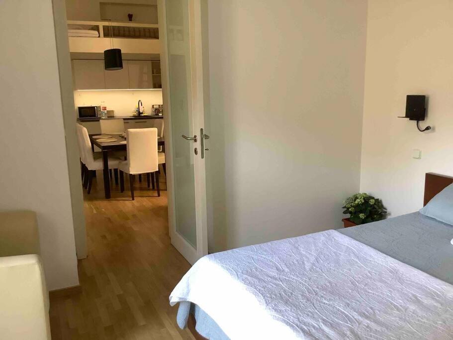 Quiet, Spacious and New 72m2 Old Town Apartment - perfect for 4-6