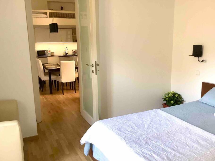 Quiet, Spacious and New 72m2 Old Town Apartment - perfect for 4-6