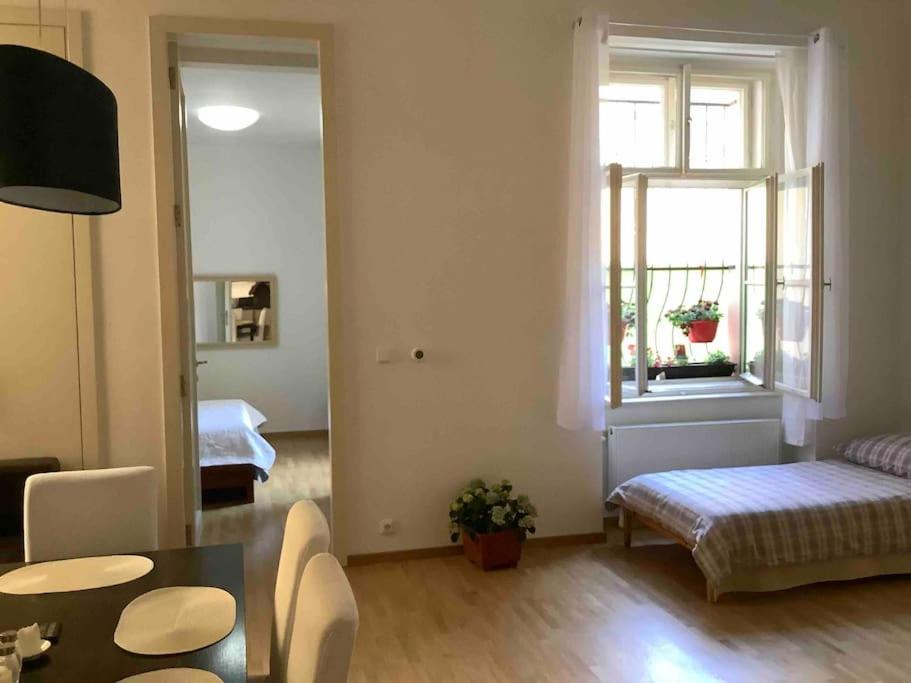 Quiet, Spacious and New 72m2 Old Town Apartment - perfect for 4-6