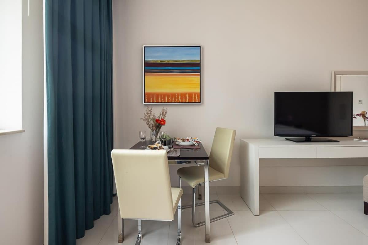 Frank Porter - Damac Cour Jardin